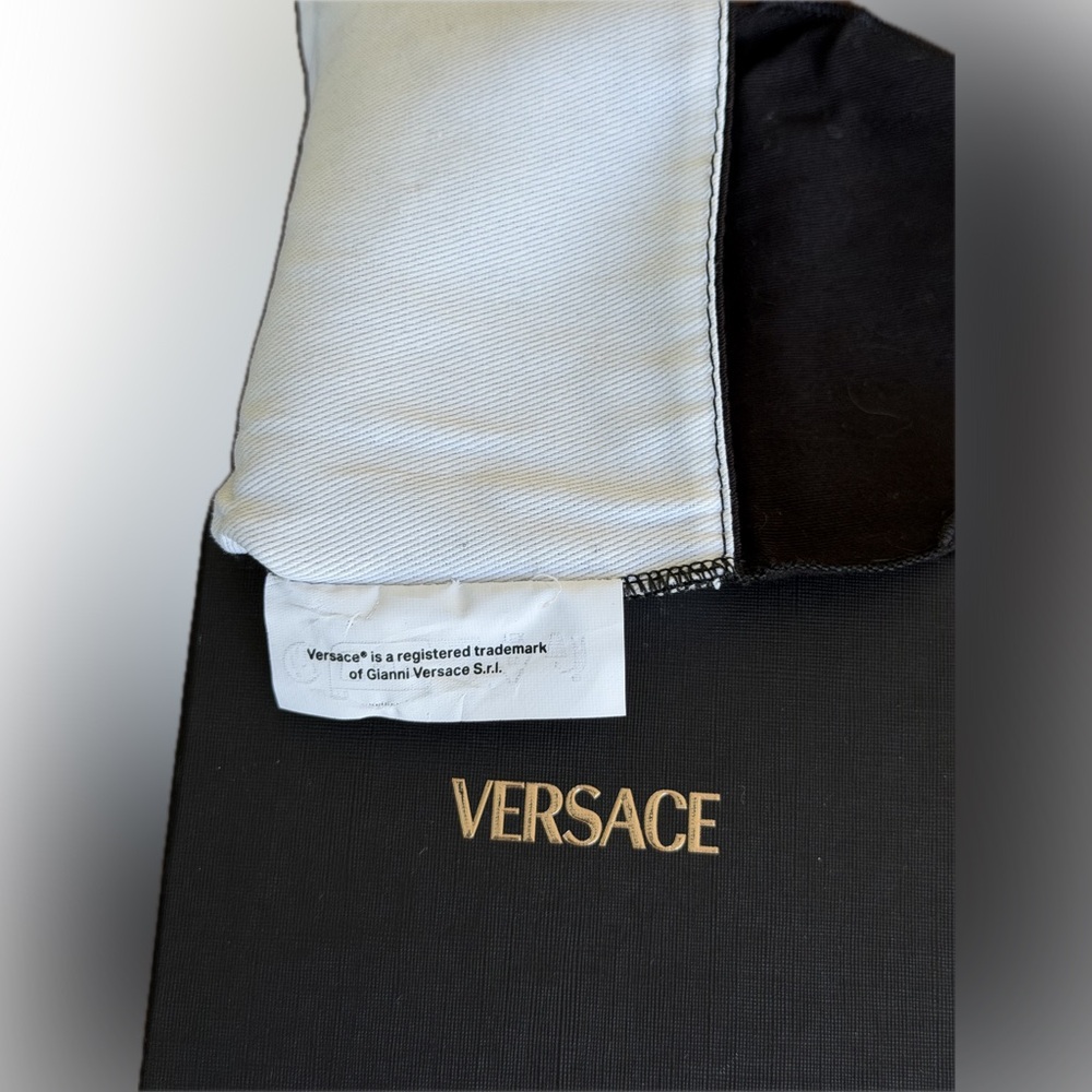 Versace La Medusa Leather Card Holder with Dust bag and box - Picture 14 of 14